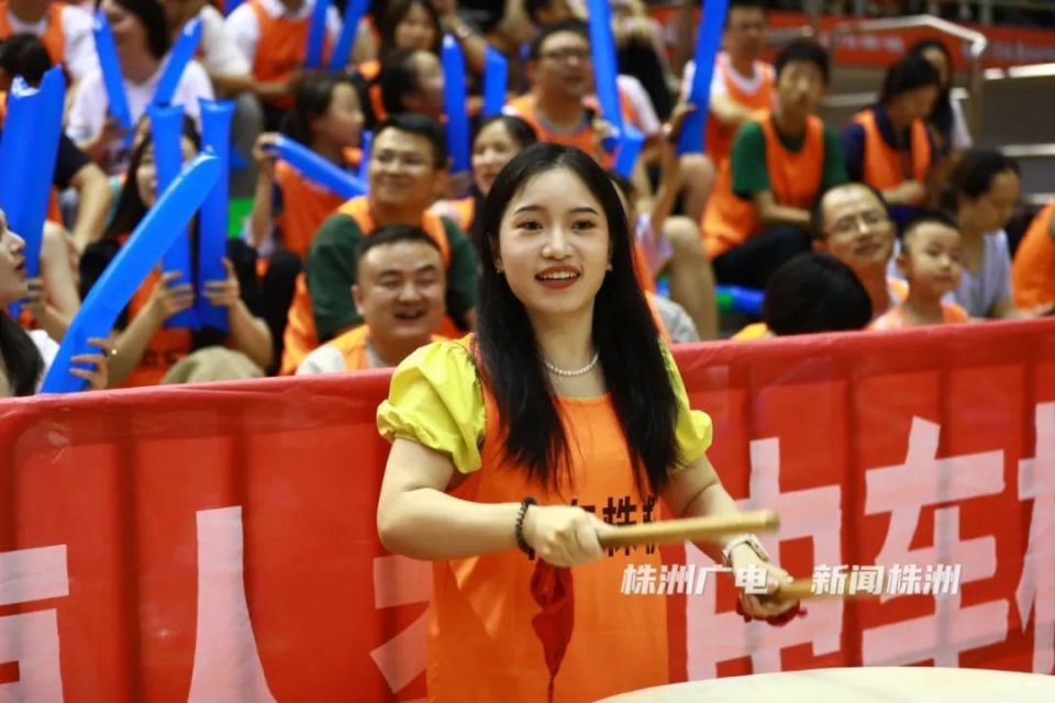 穆古鲁扎迎来二十赛季出色发挥，热火观众热烈欢呼！