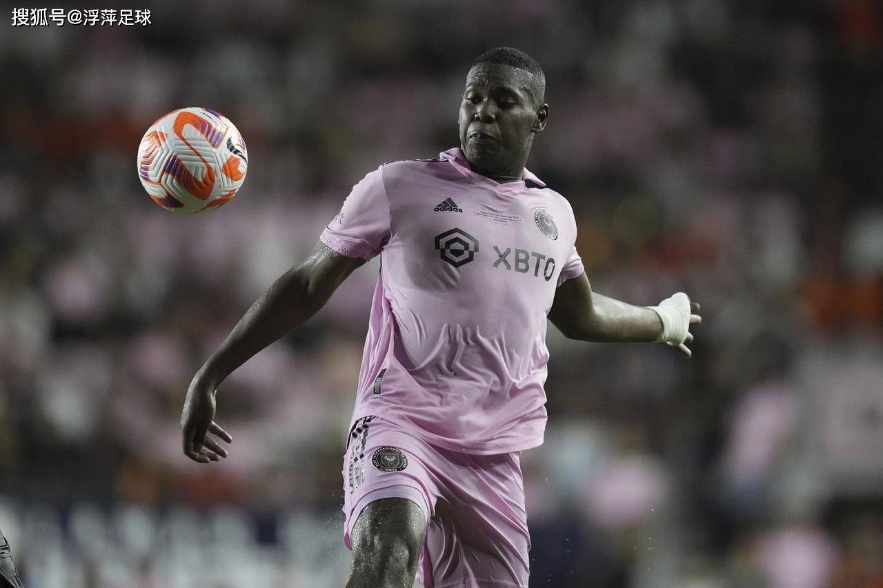 九游体育-莱万多夫斯基新星表现优异表现突出,快船前途光明!赛场气氛高涨-九游体育